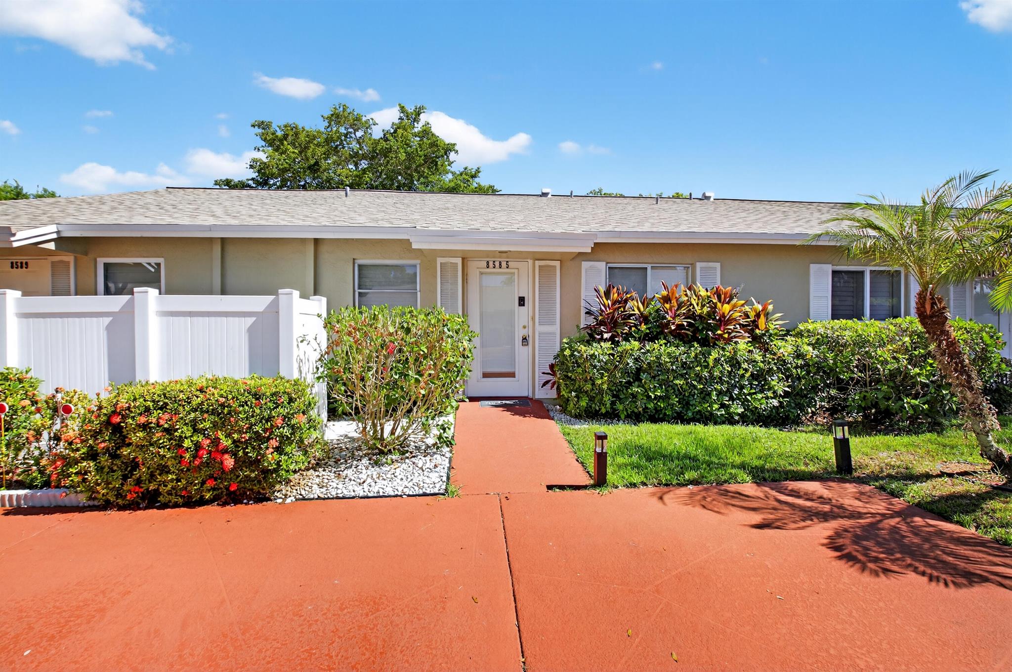 8585 Dreamside Ln