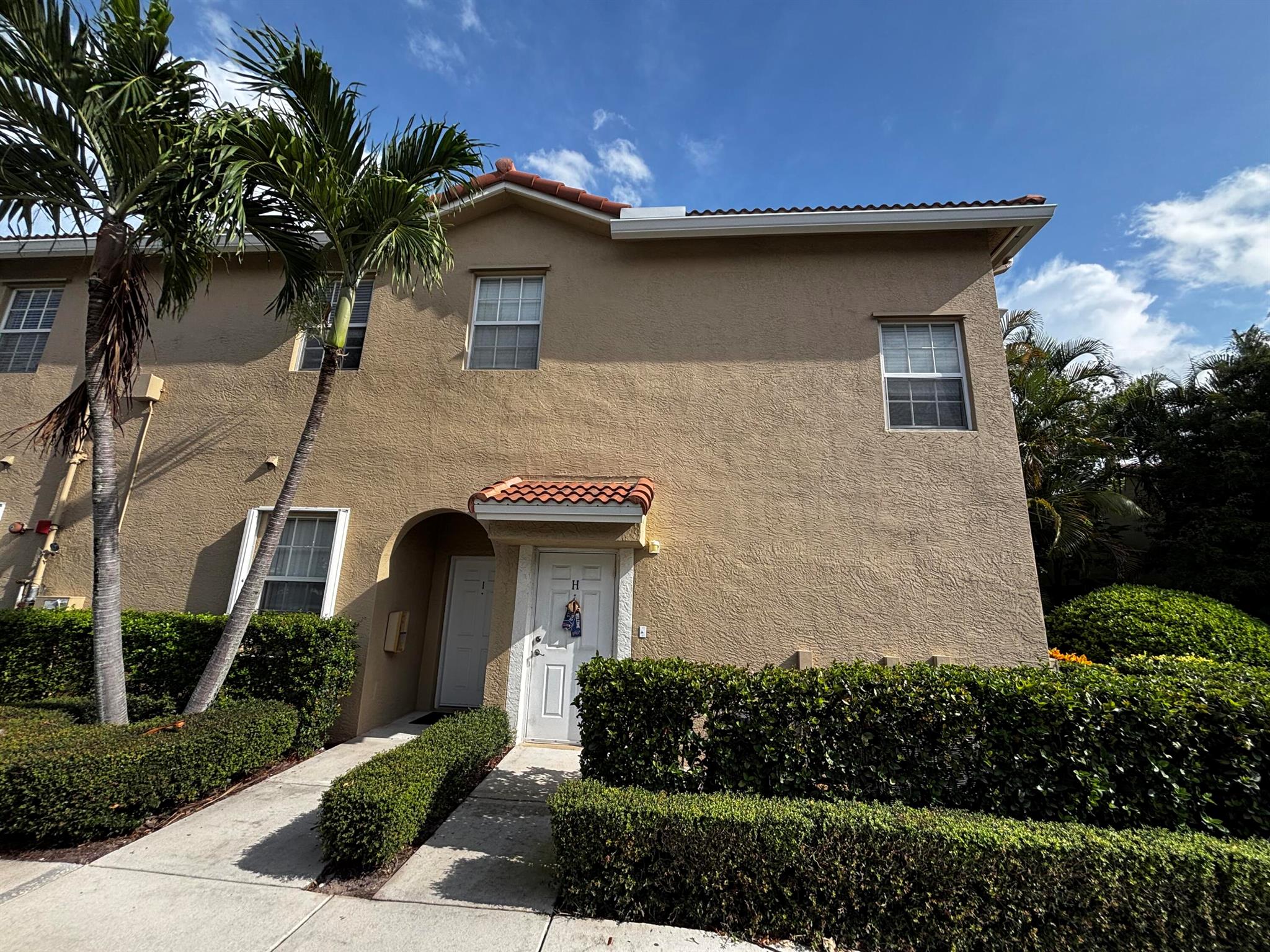 105 Lighthouse Cir #H