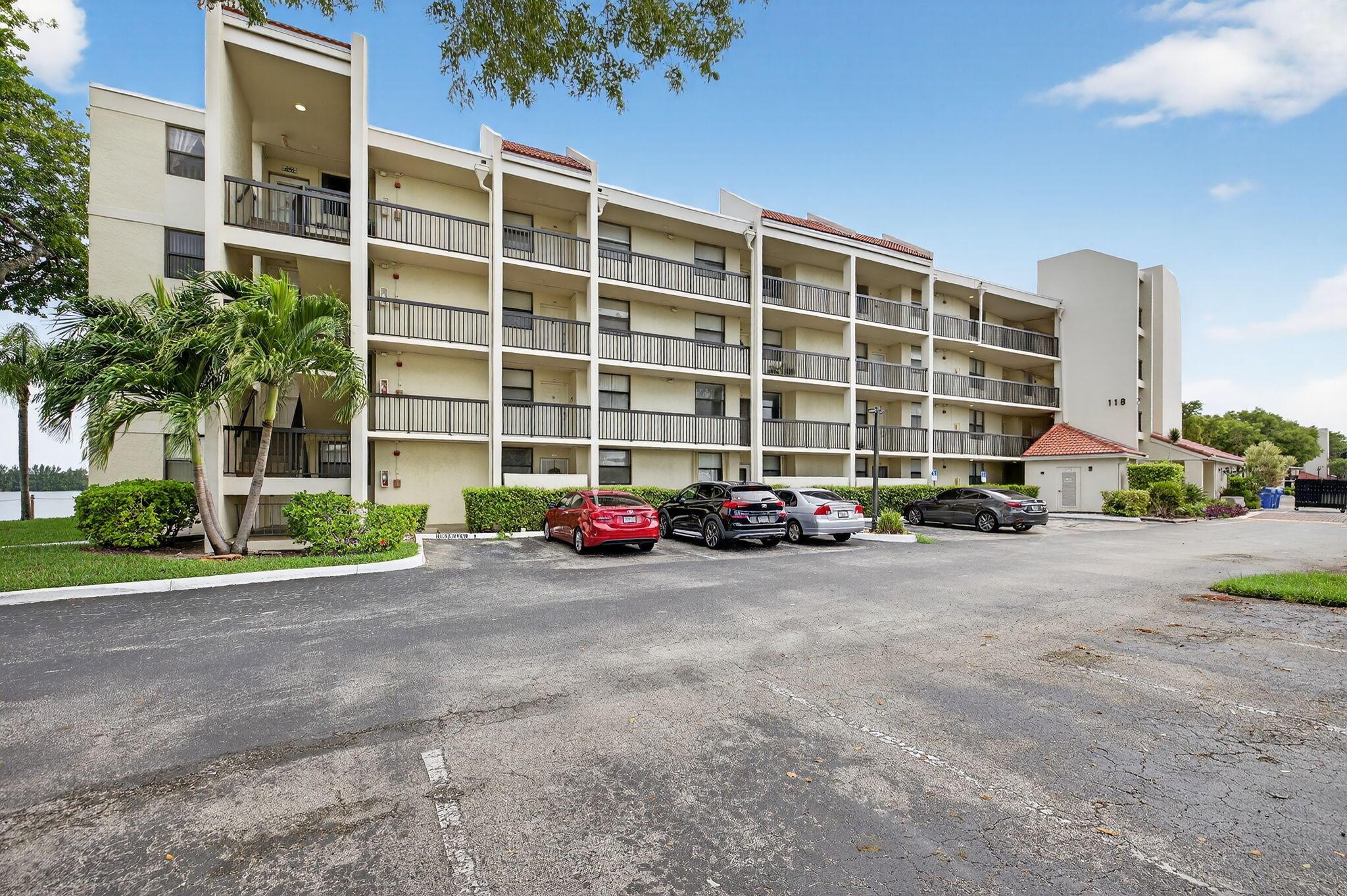 118 Lake Emerald Dr #102