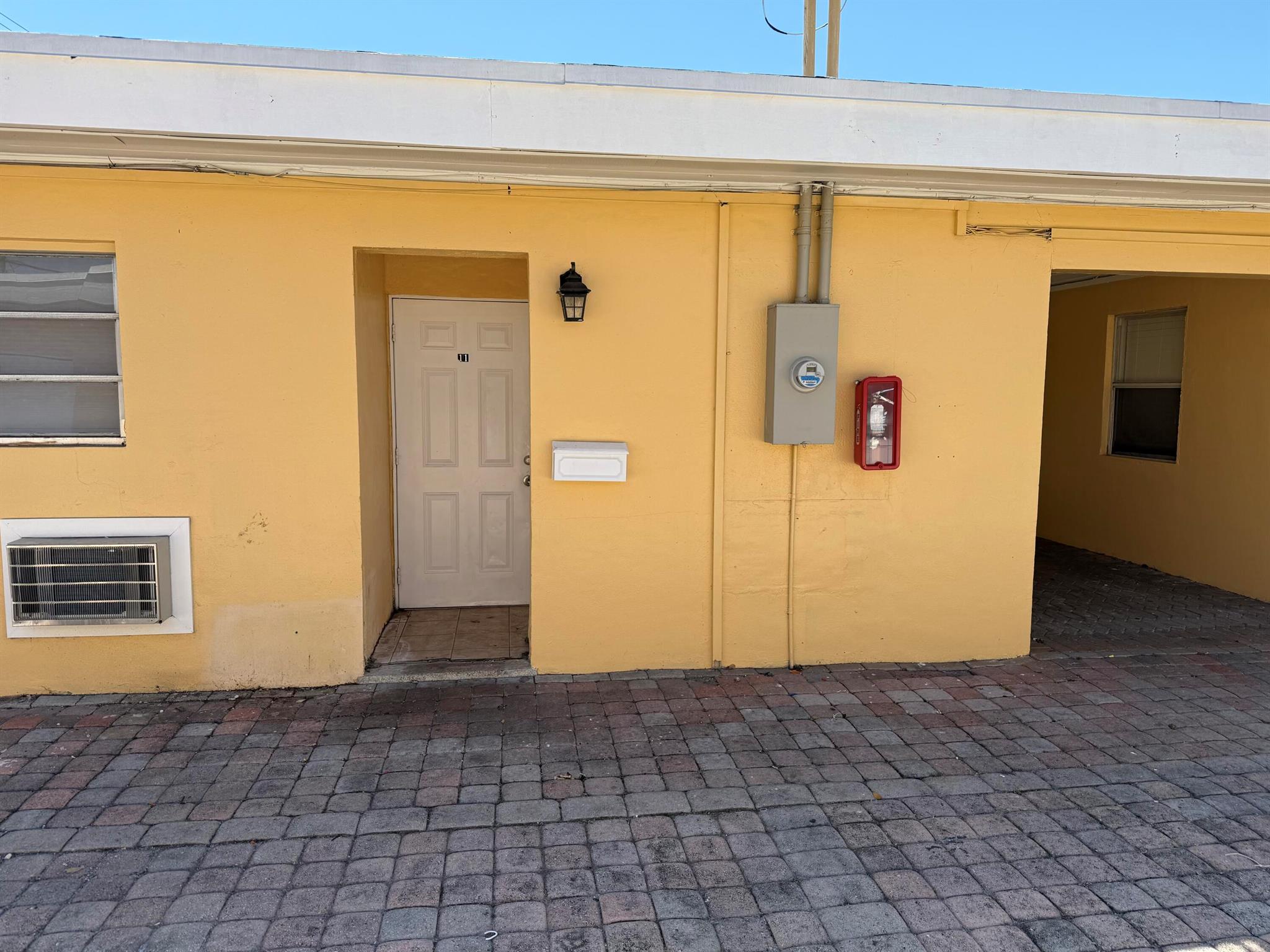 3300 Broadway Ave #11