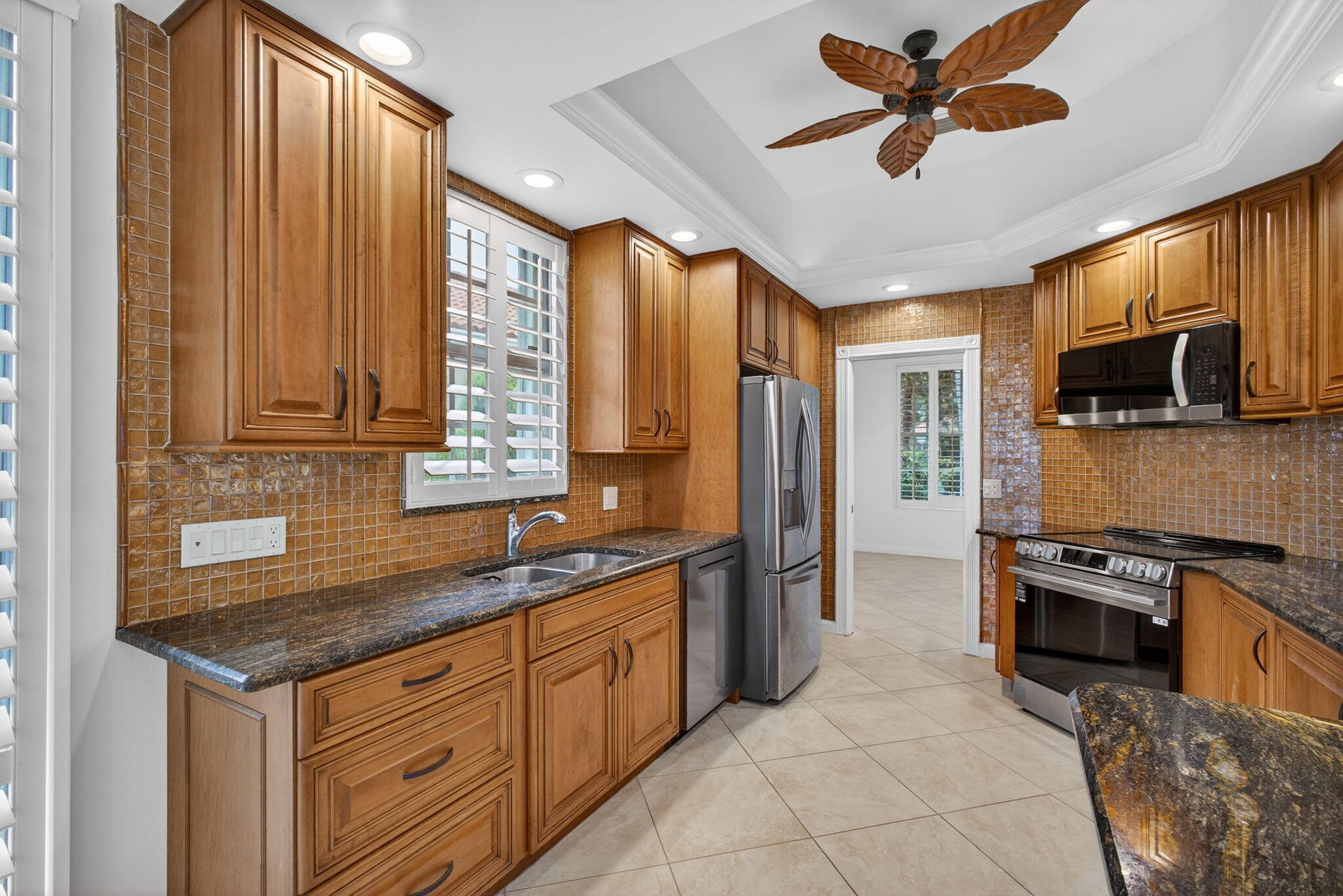 520 E Tall Oaks Dr Palm Beach Gardens, FL 33410