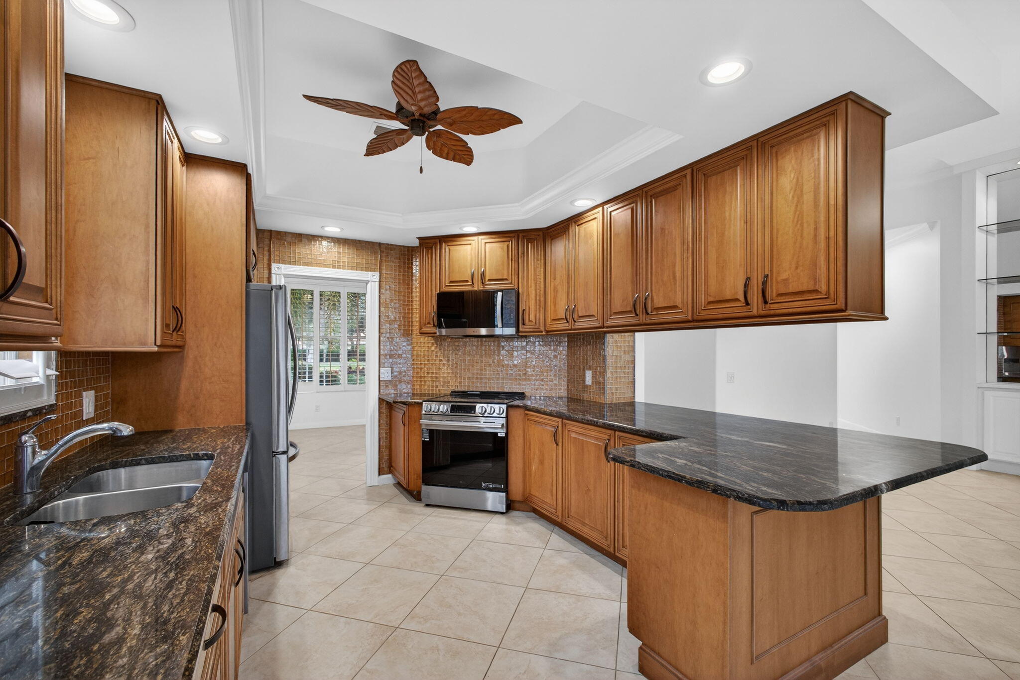 520 E Tall Oaks Dr Palm Beach Gardens, FL 33410