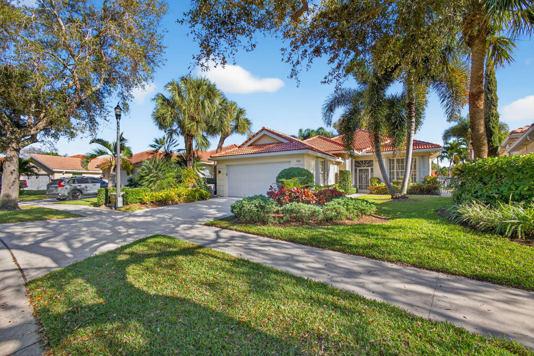 520 E Tall Oaks Dr Palm Beach Gardens, FL 33410