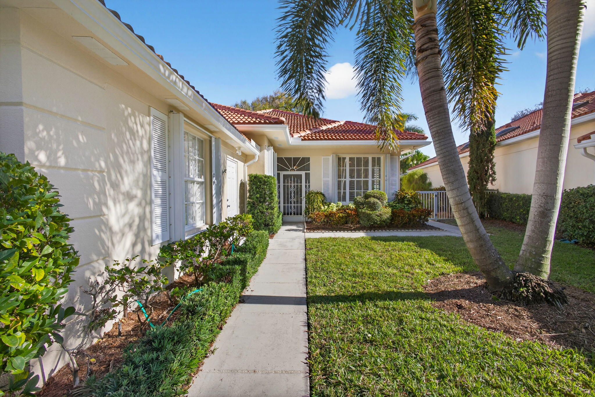 520 E Tall Oaks Dr Palm Beach Gardens, FL 33410