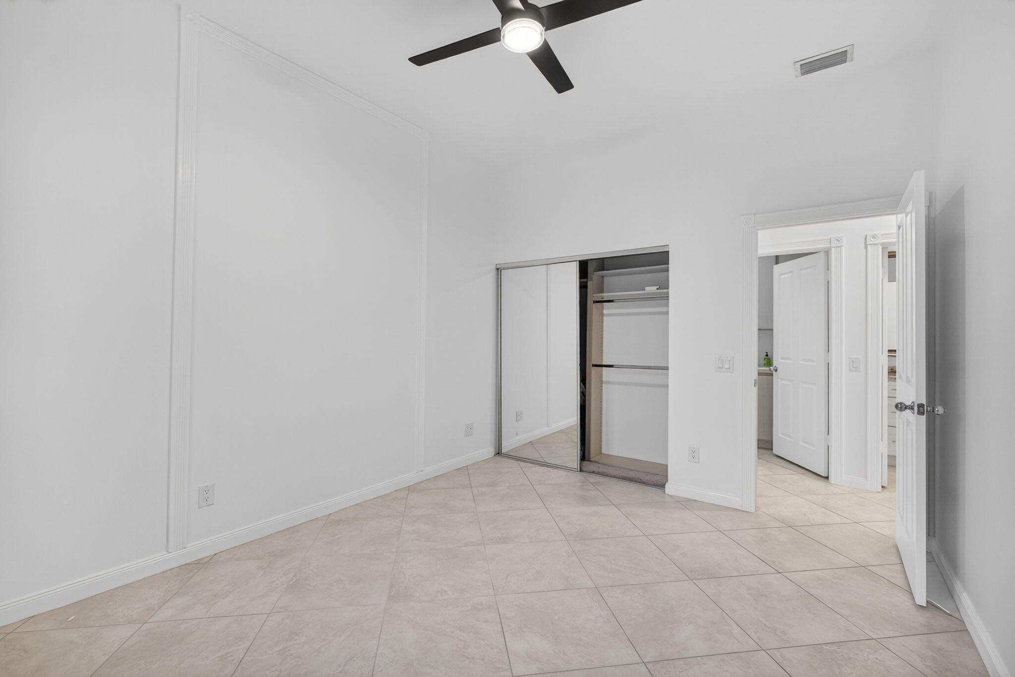 520 E Tall Oaks Dr Palm Beach Gardens, FL 33410