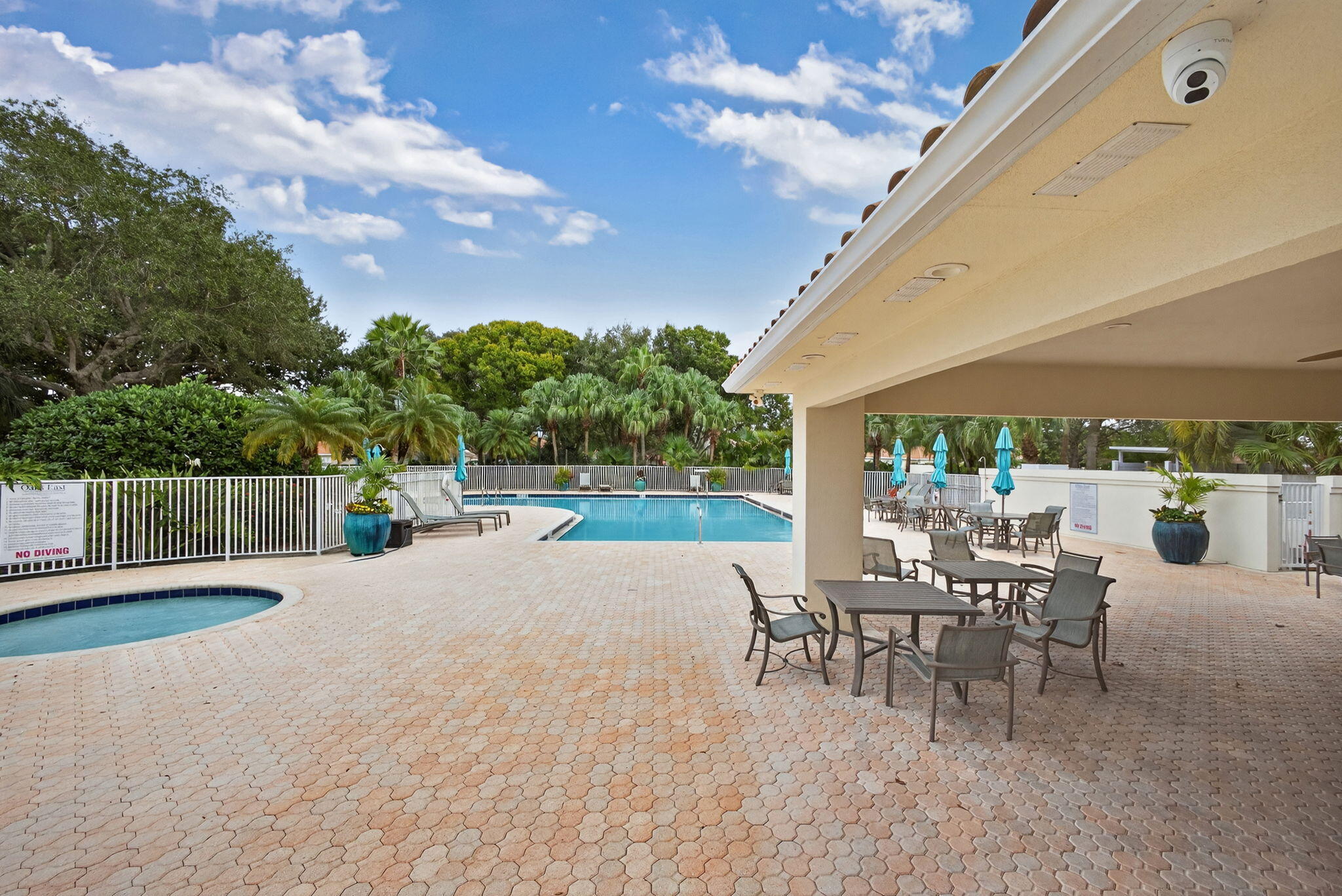 520 E Tall Oaks Dr Palm Beach Gardens, FL 33410