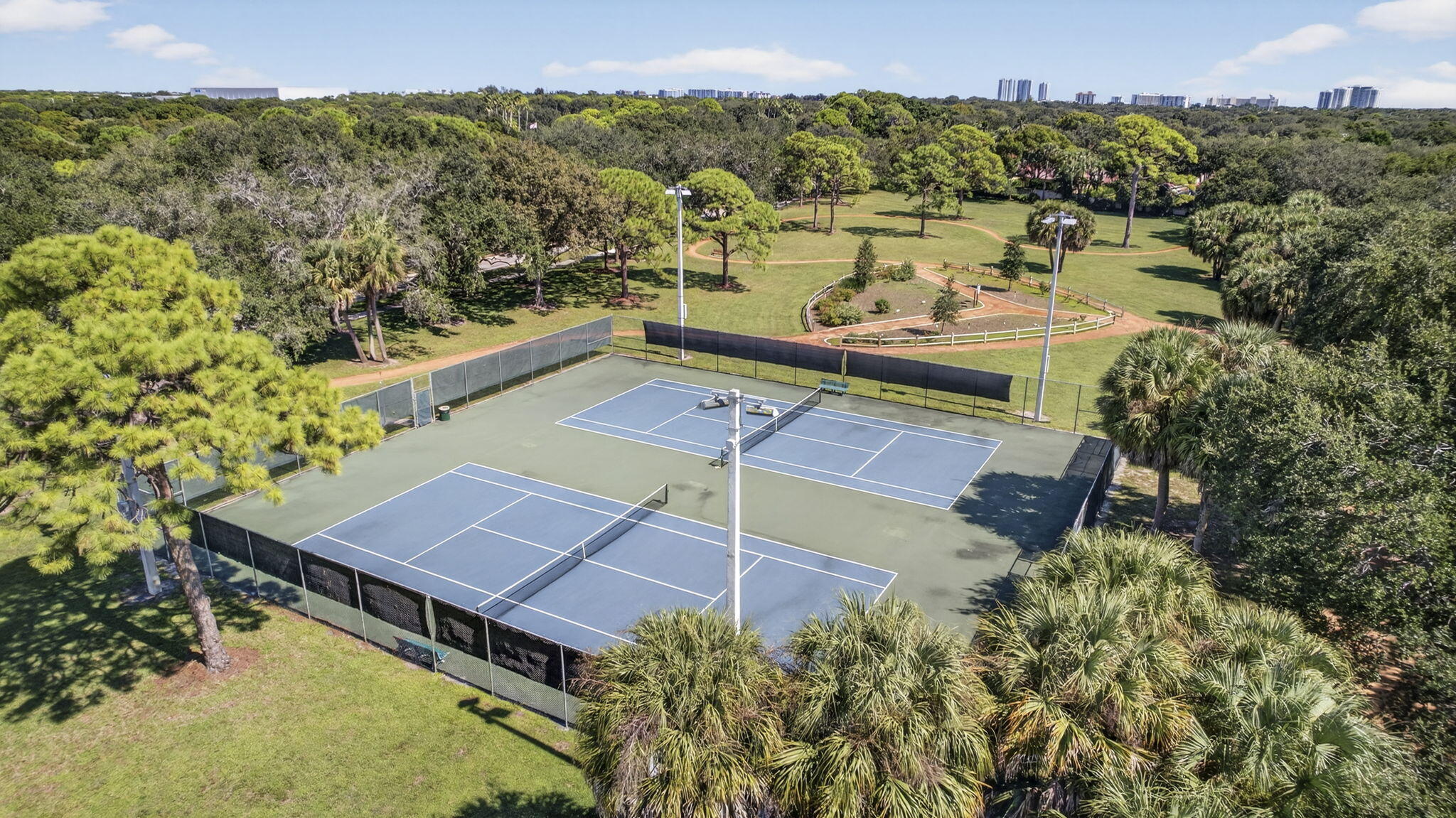 520 E Tall Oaks Dr Palm Beach Gardens, FL 33410