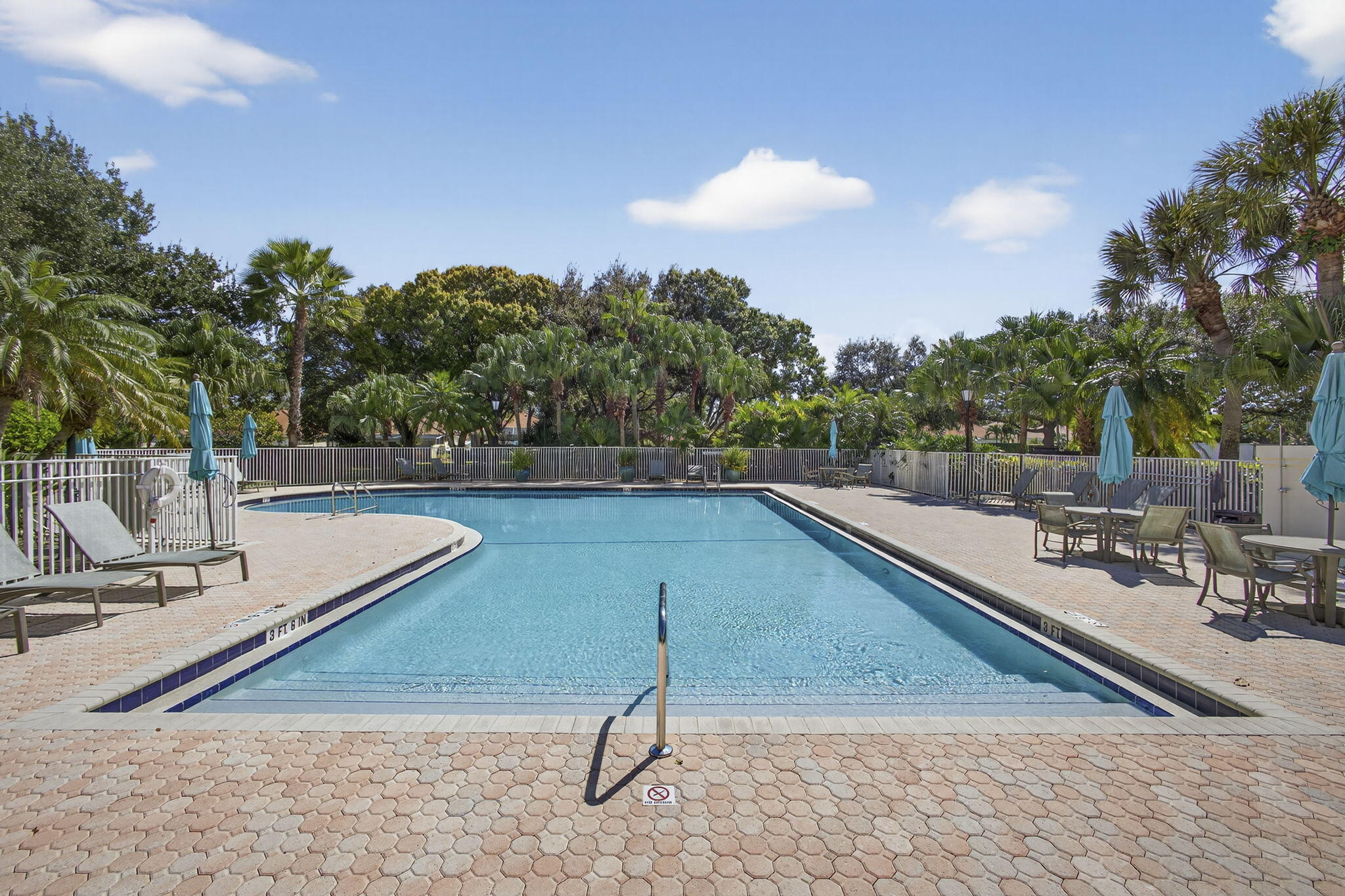 520 E Tall Oaks Dr Palm Beach Gardens, FL 33410