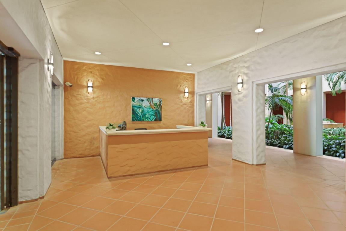 2 N Breakers Row #S32 Palm Beach, FL 33480