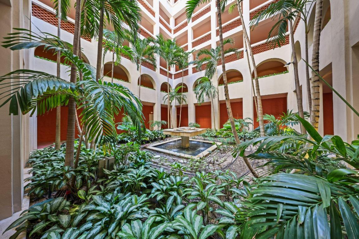 2 N Breakers Row #S32 Palm Beach, FL 33480