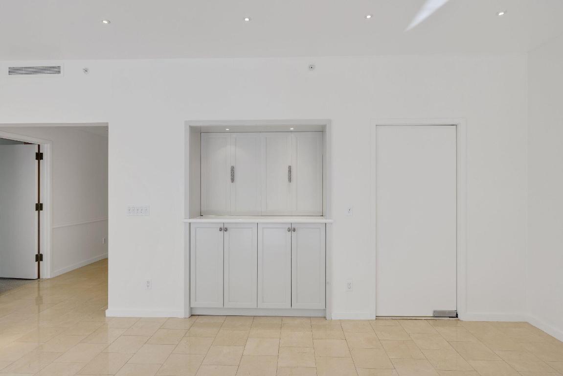 2 N Breakers Row #S32 Palm Beach, FL 33480