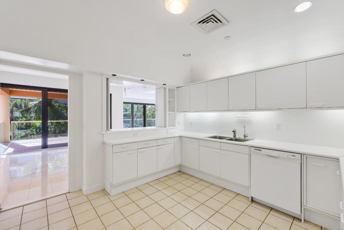 2 N Breakers Row #S32 Palm Beach, FL 33480