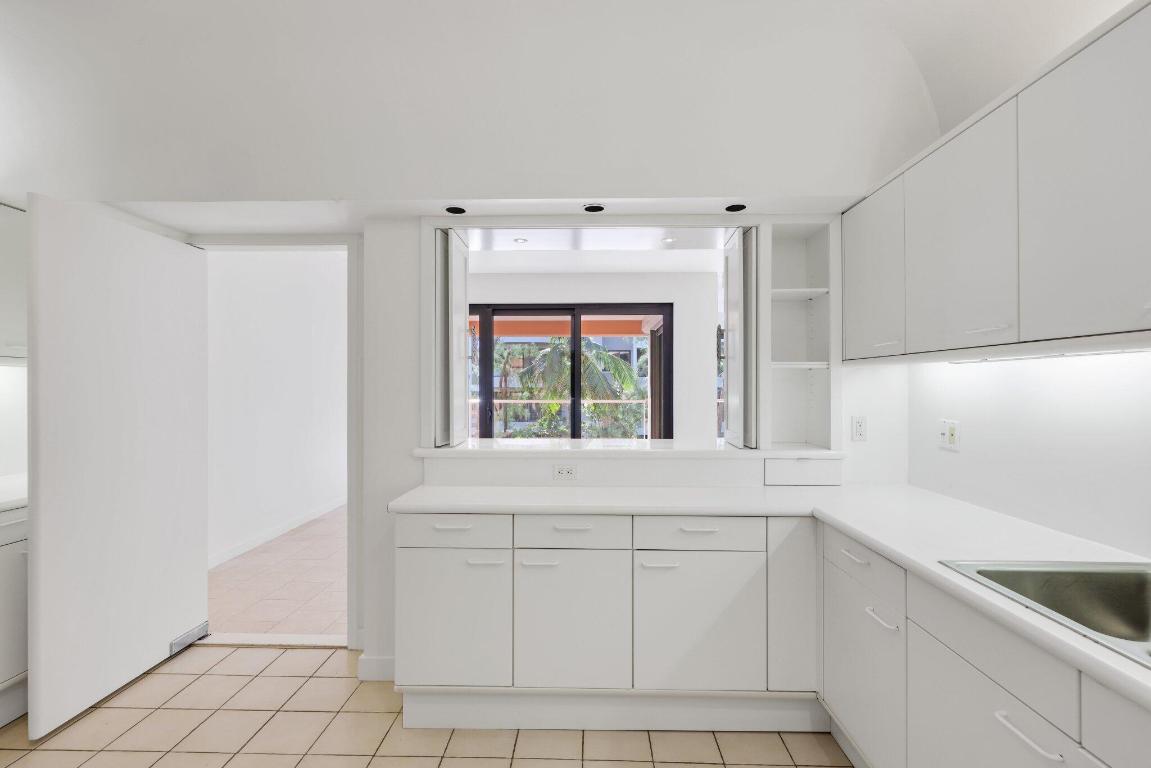 2 N Breakers Row #S32 Palm Beach, FL 33480