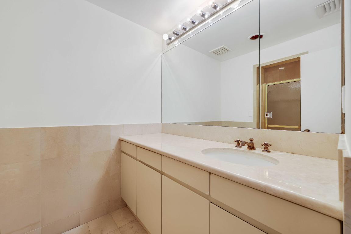 2 N Breakers Row #S32 Palm Beach, FL 33480