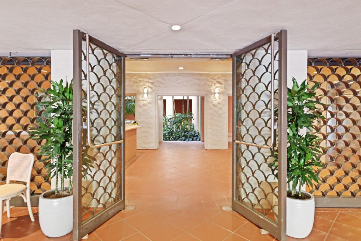 2 N Breakers Row #S32 Palm Beach, FL 33480