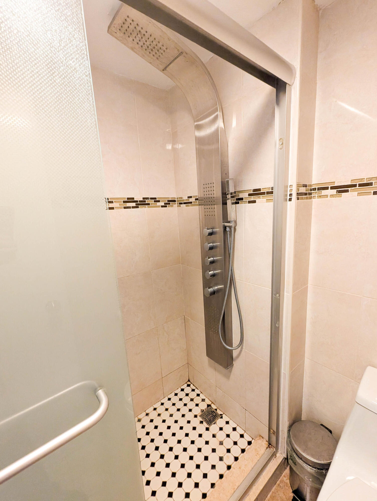 image Winston Towers 700 Condo16