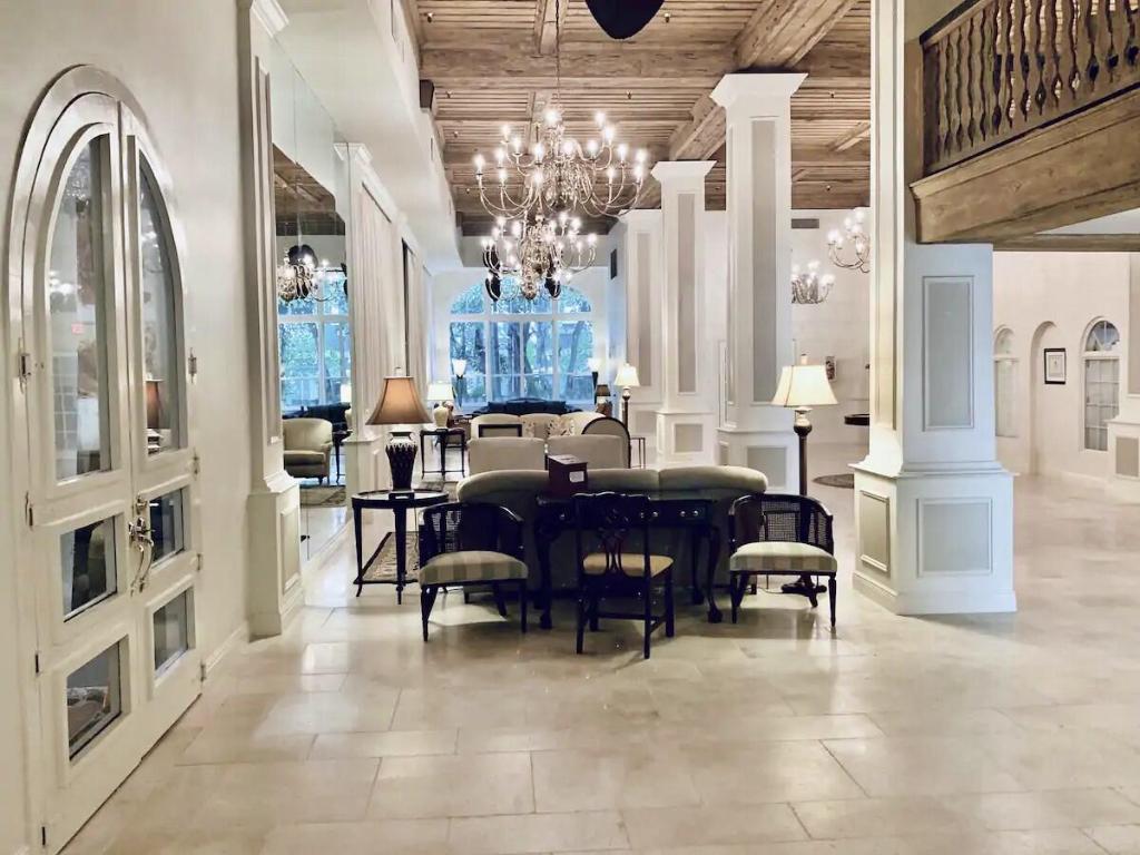 image Winston Towers 700 Condo29