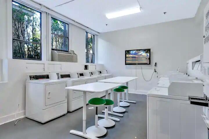 image Winston Towers 700 Condo34