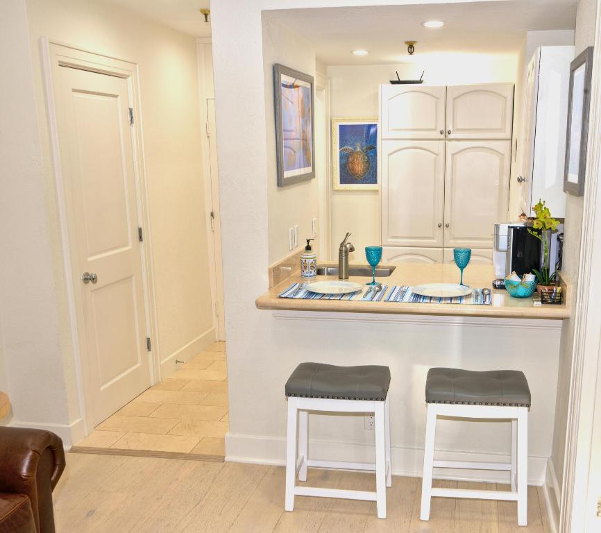 image Winston Towers 700 Condo3