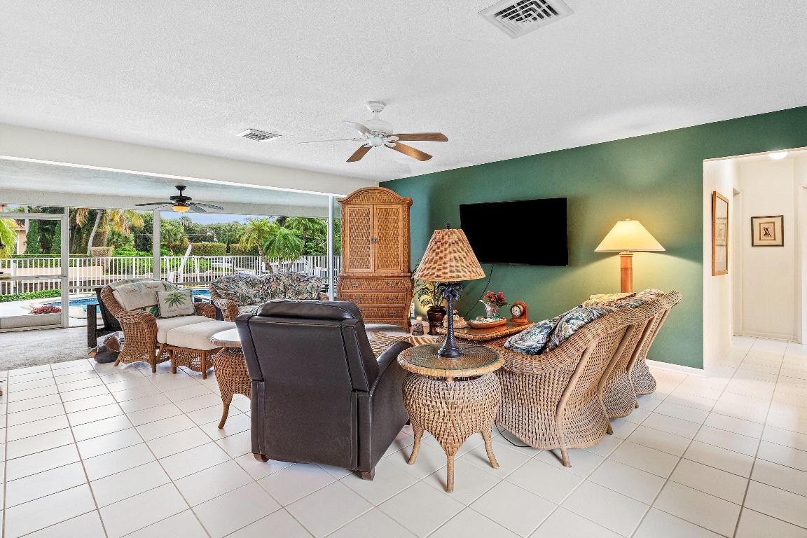 23 Sabal Is Ocean Ridge, FL 33435