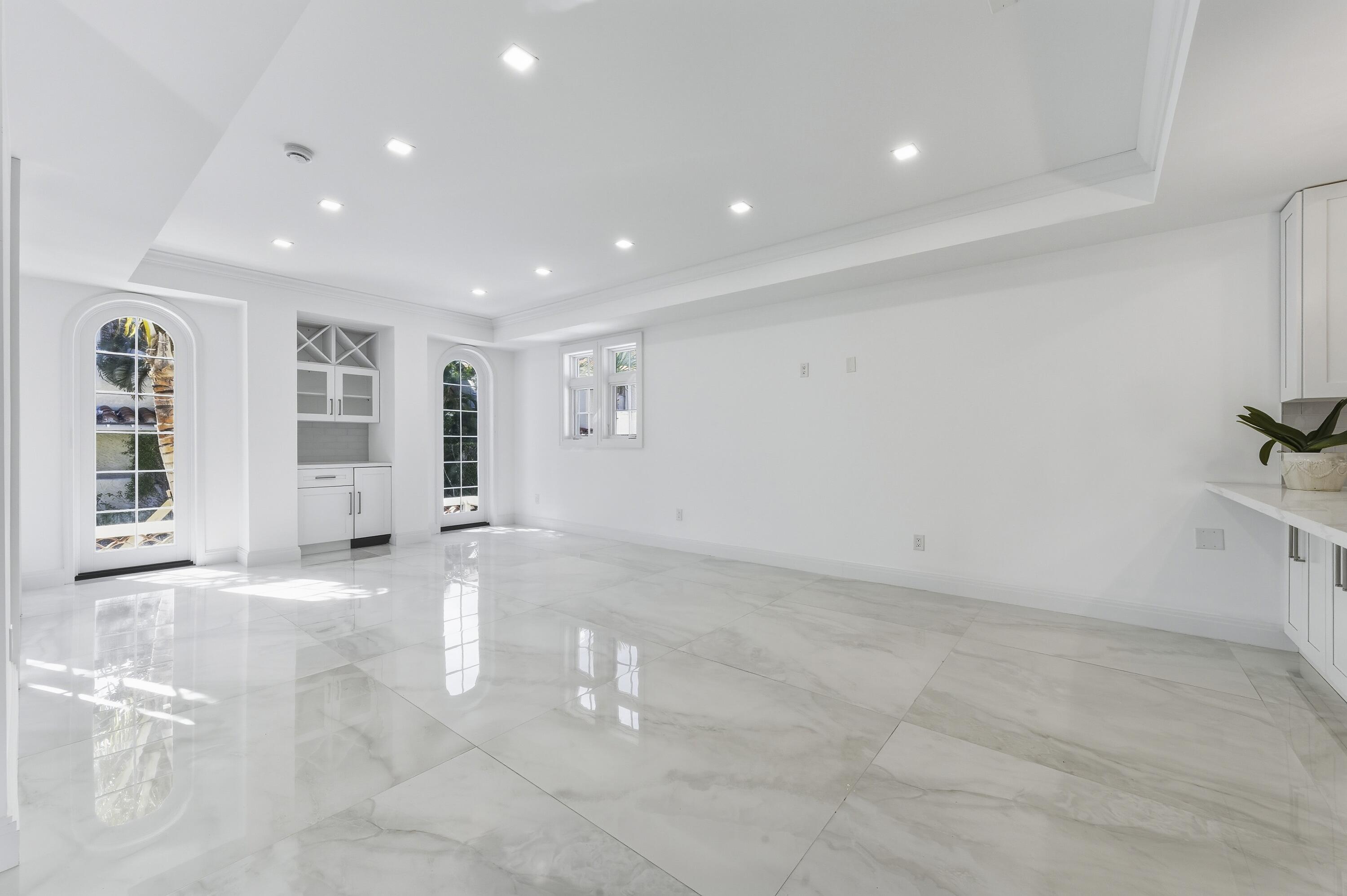 259 Oleander Palm Beach, FL 33480