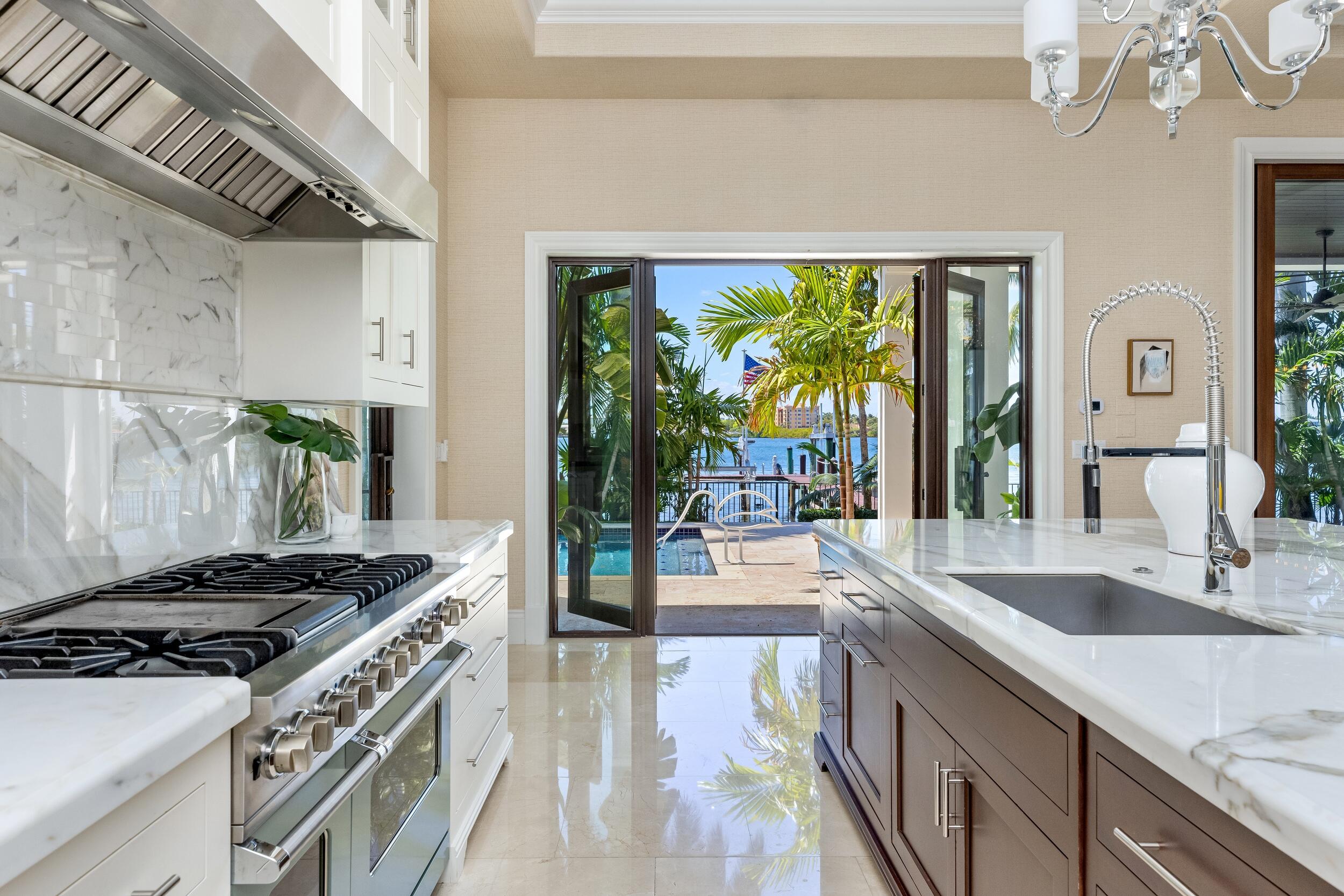 1675 Lands End Manalapan, FL 33462