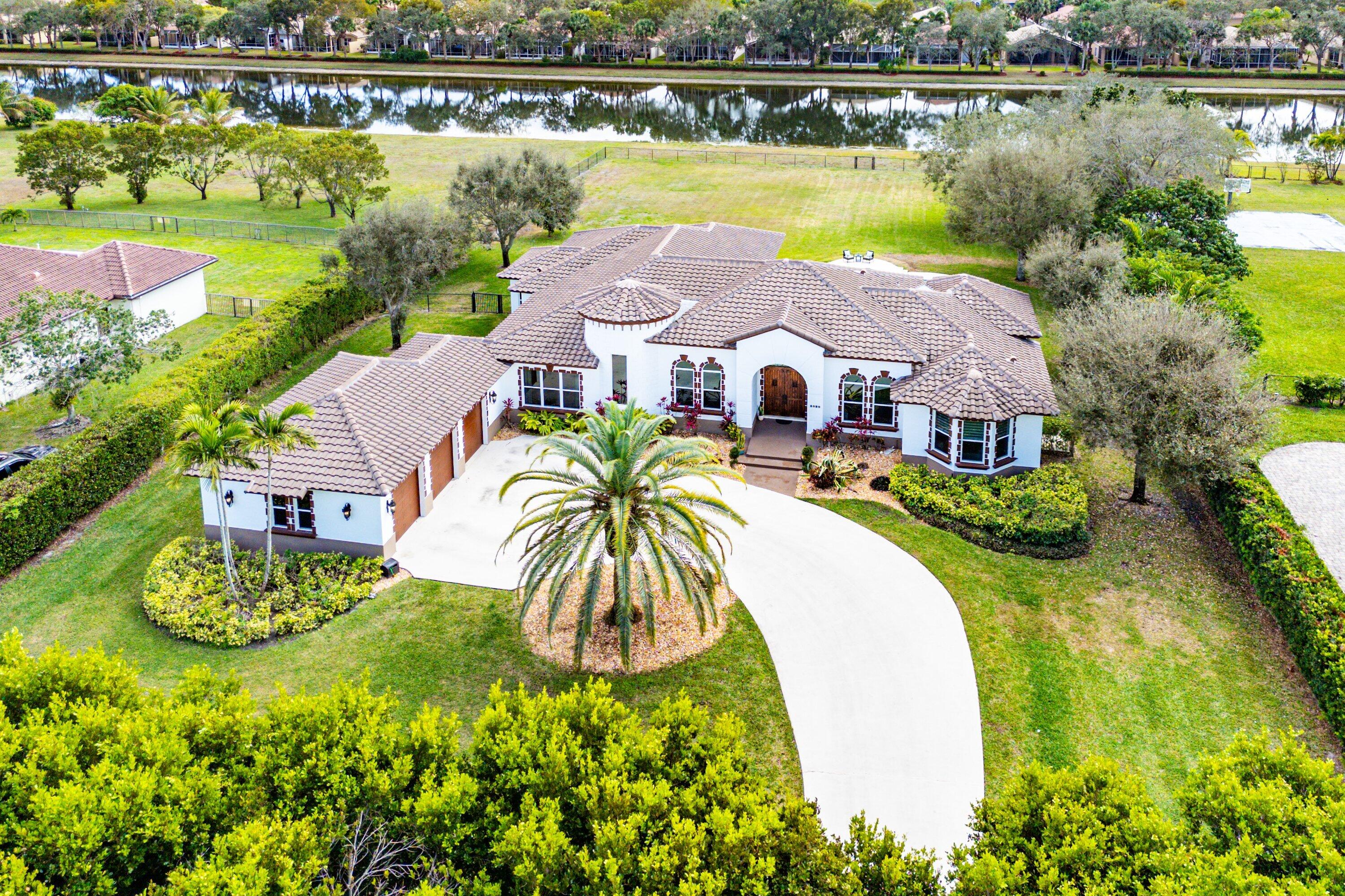 8880 S Kendale Lake Worth, FL 33467