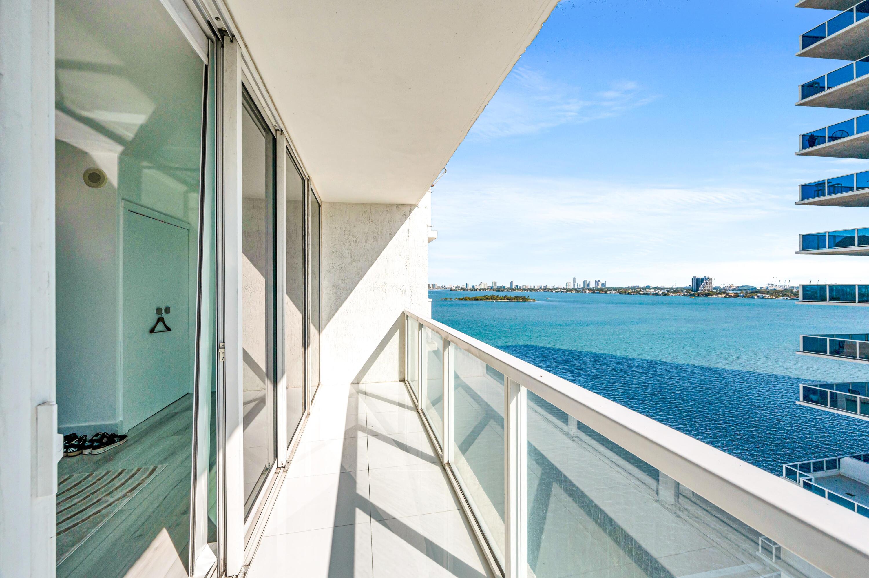 image Onyx on the Bay25