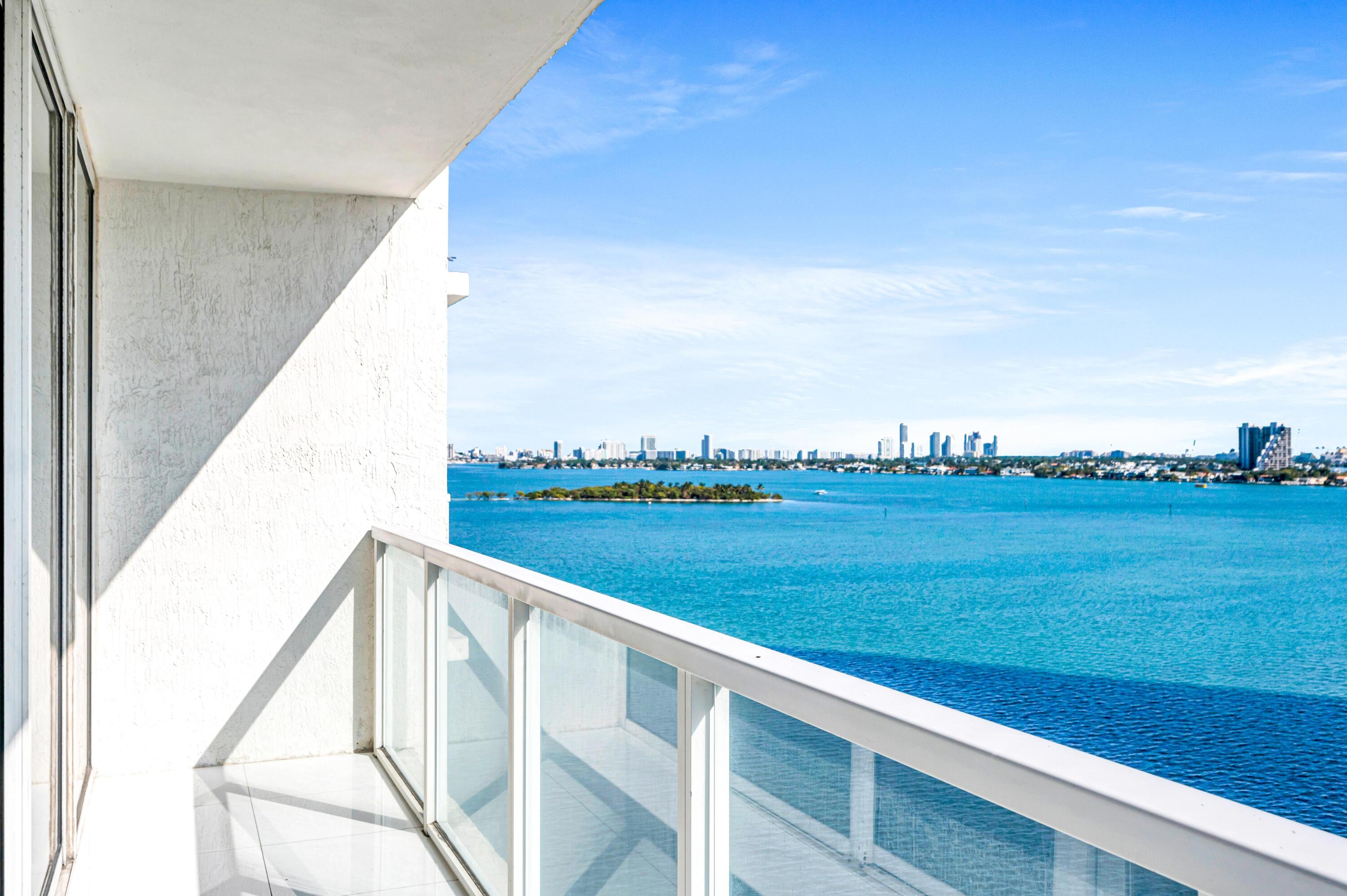 image Onyx on the Bay28