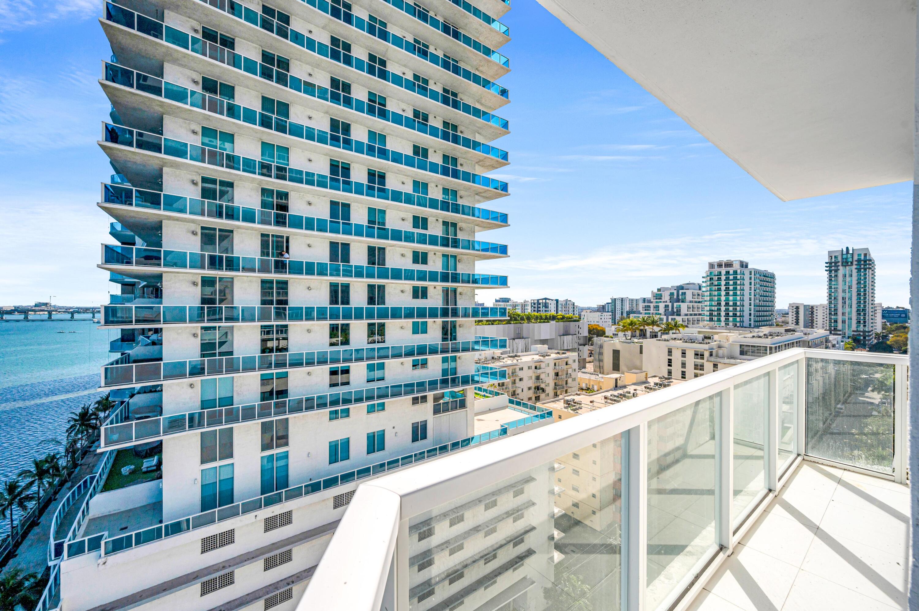 image Onyx on the Bay30