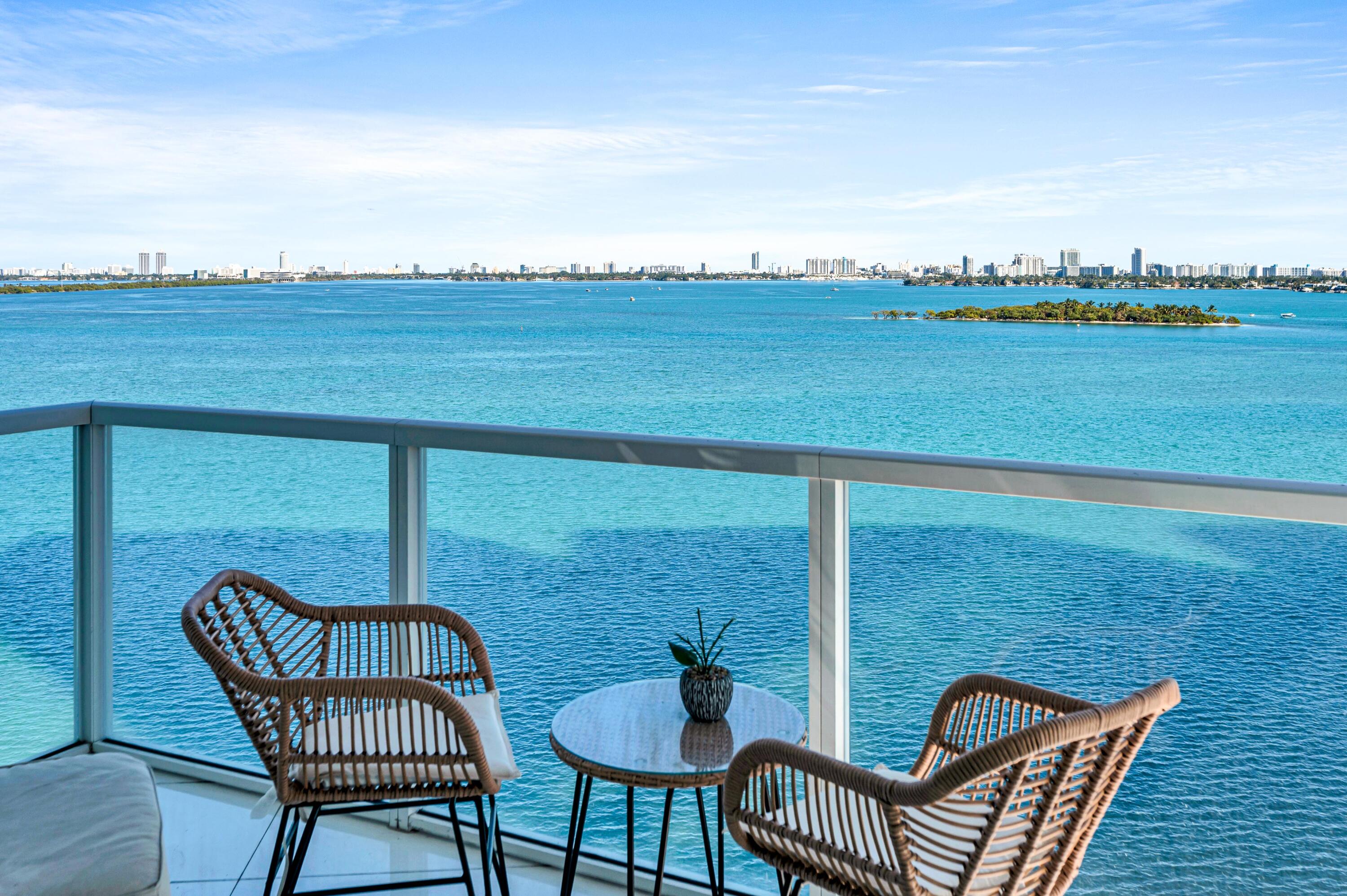 image Onyx on the Bay33