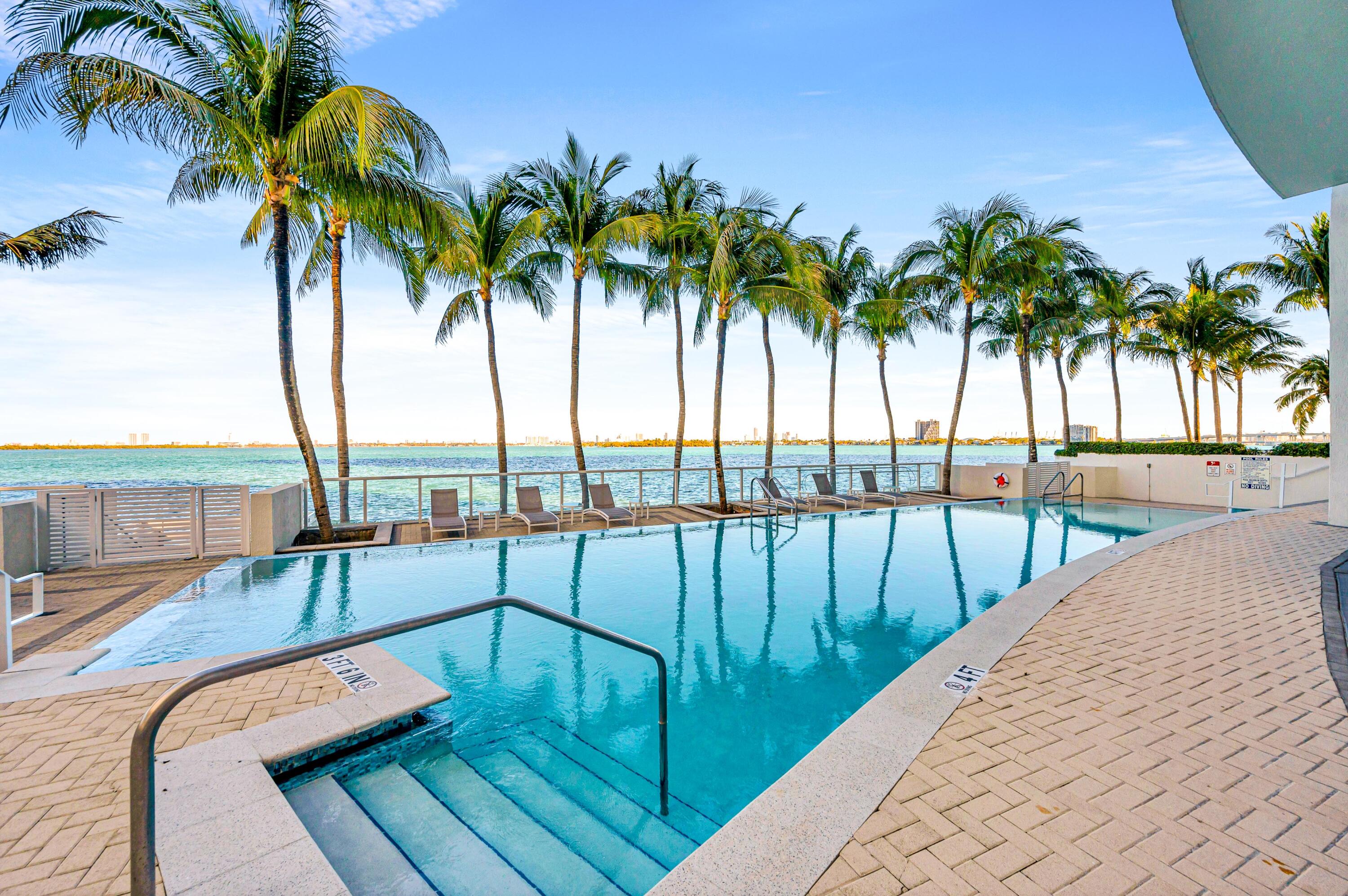 image Onyx on the Bay36