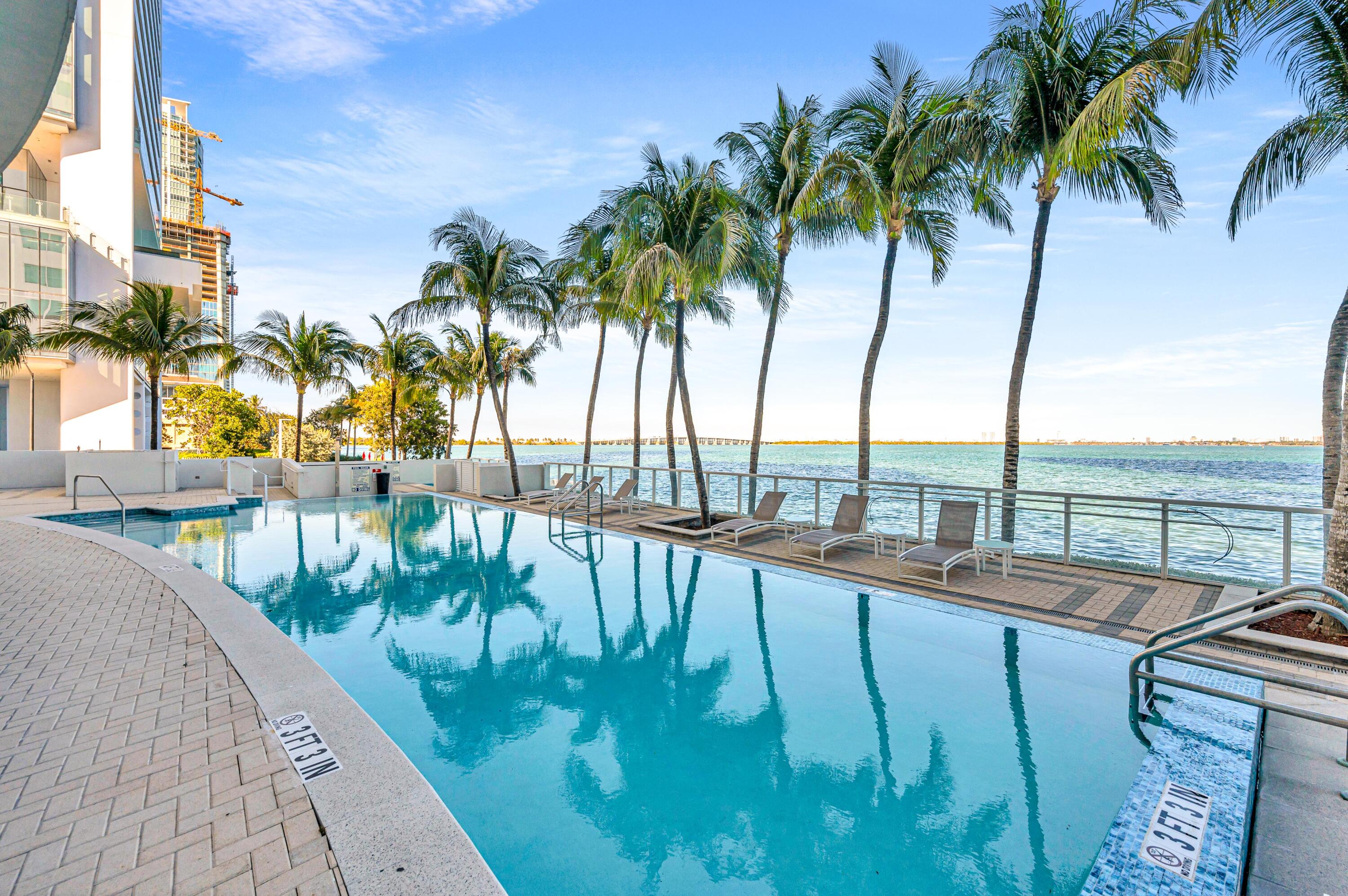 image Onyx on the Bay46