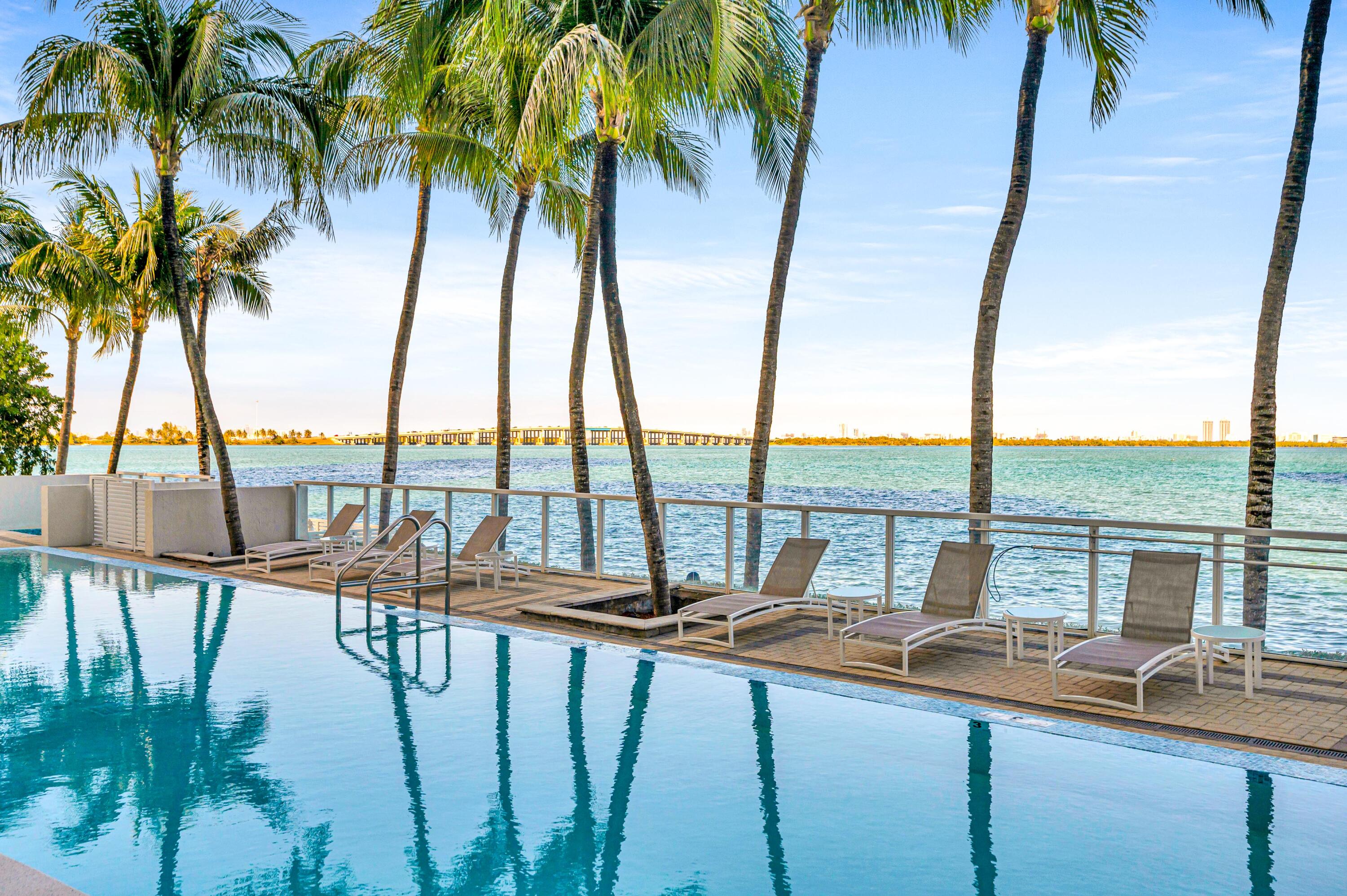 image Onyx on the Bay47