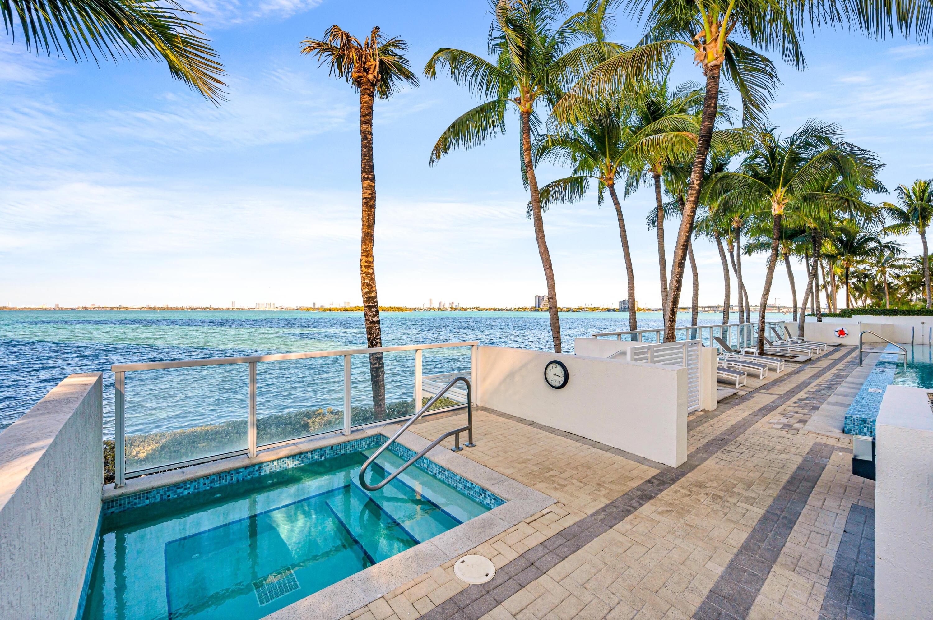 image Onyx on the Bay51