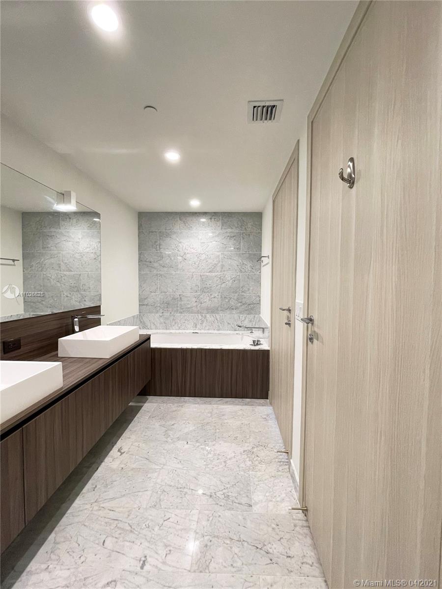 1000 Brickell Plz #4301 Miami, FL 33131