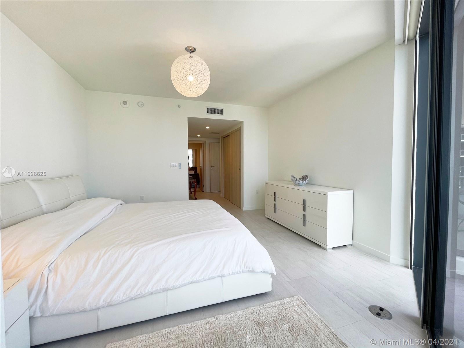 1000 Brickell Plz #4301 Miami, FL 33131