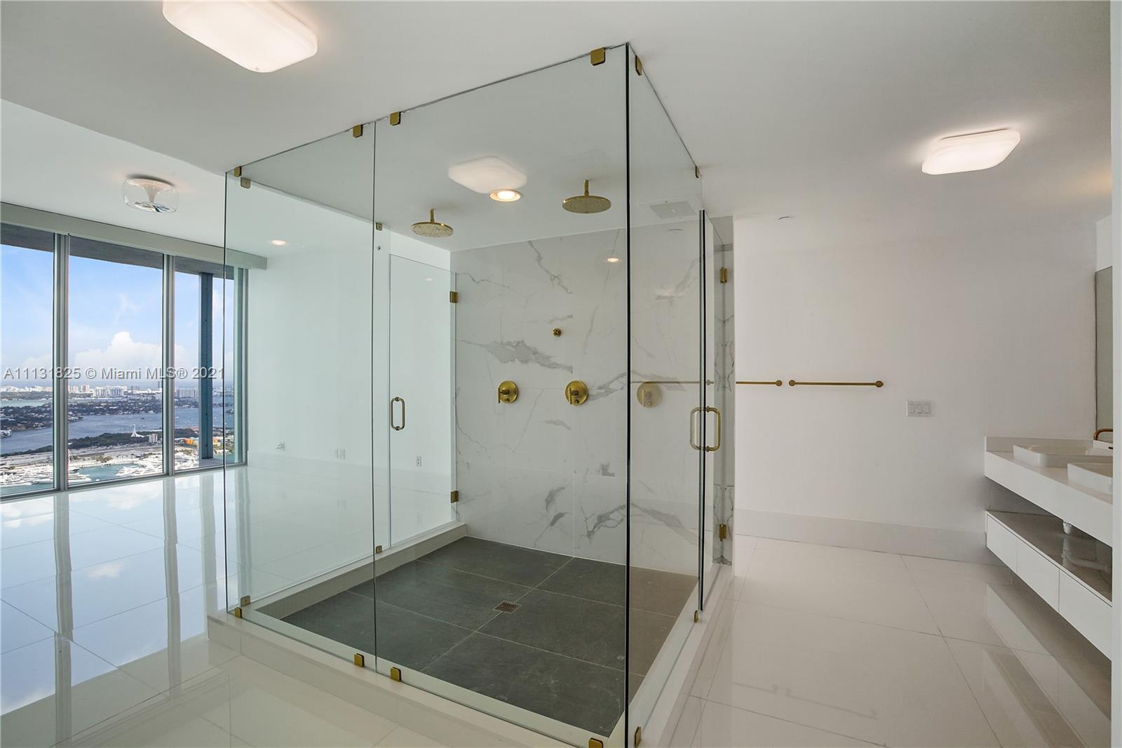 888 Biscayne Blvd #5111 Miami, FL 33132