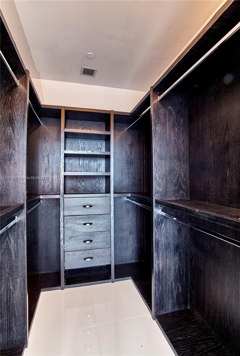 888 Biscayne Blvd #5111 Miami, FL 33132