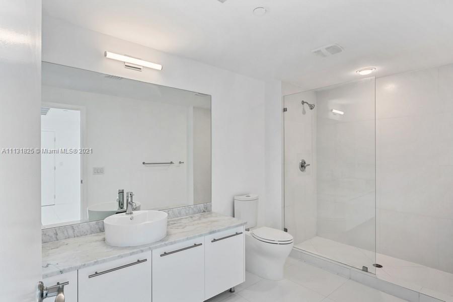 888 Biscayne Blvd #5111 Miami, FL 33132