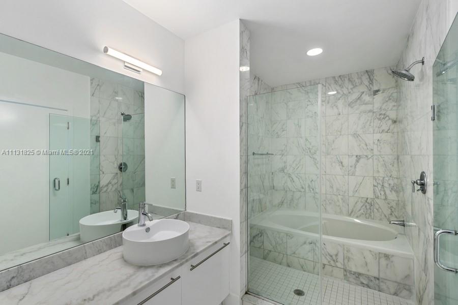 888 Biscayne Blvd #5111 Miami, FL 33132