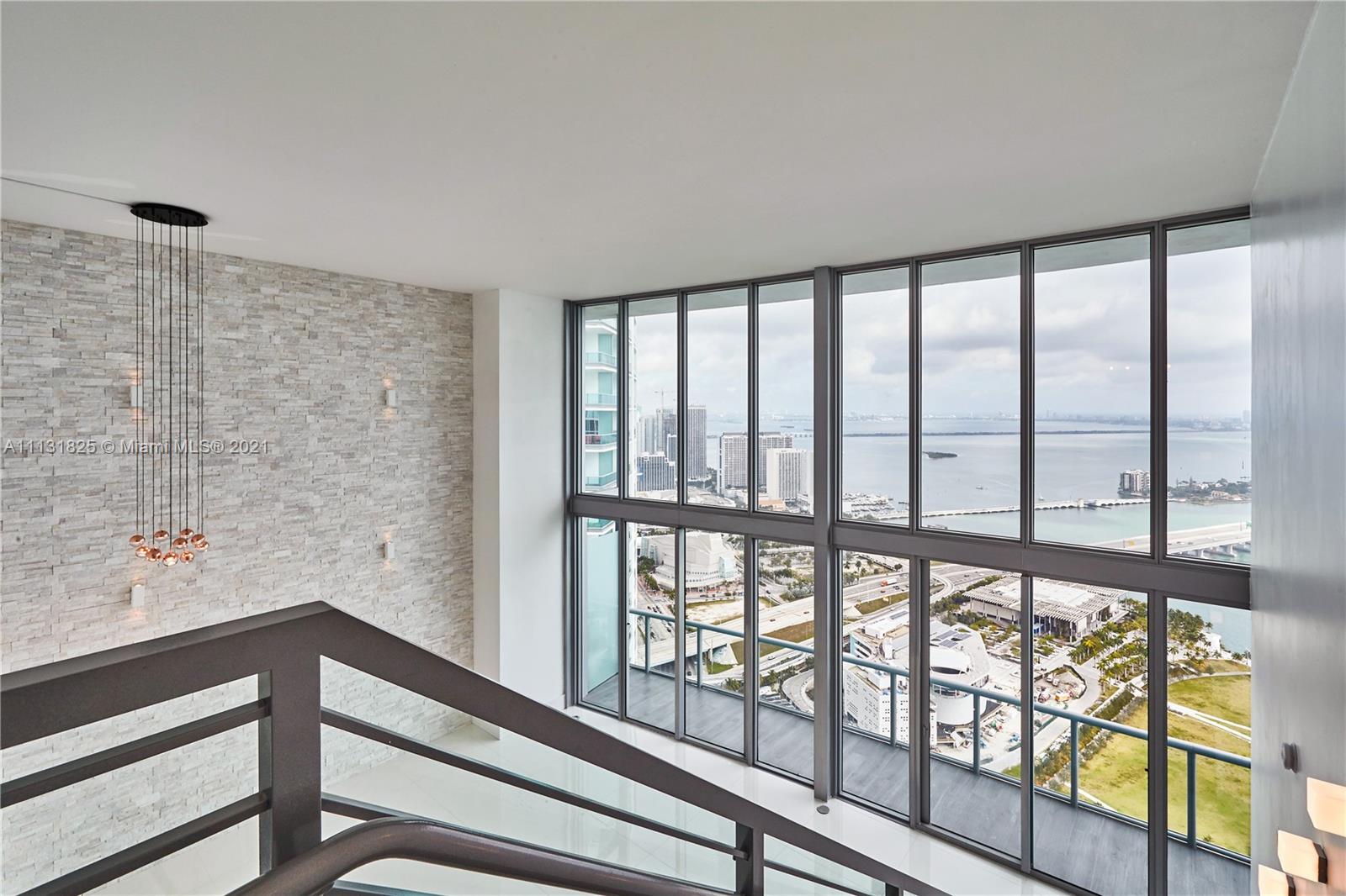 888 Biscayne Blvd #5111 Miami, FL 33132