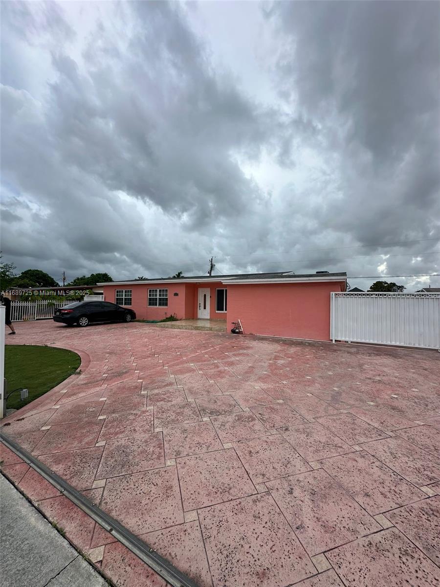 1250 W 61st Pl