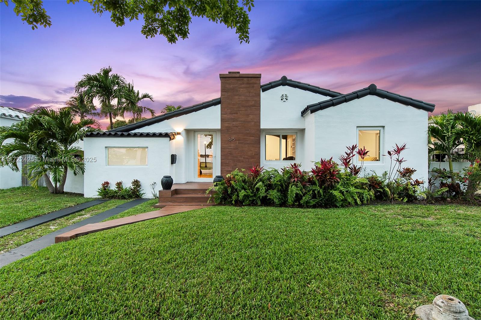 1615 Bay Dr