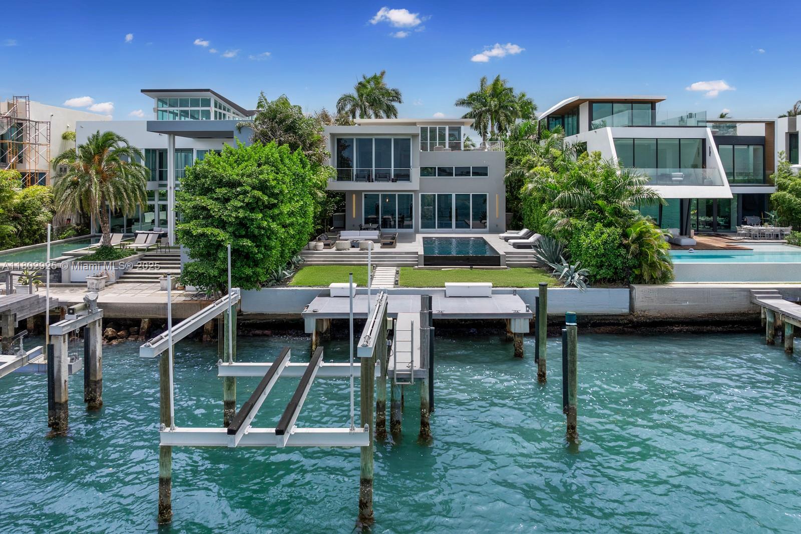 1379 N Venetian Way,Miami, FL 33139