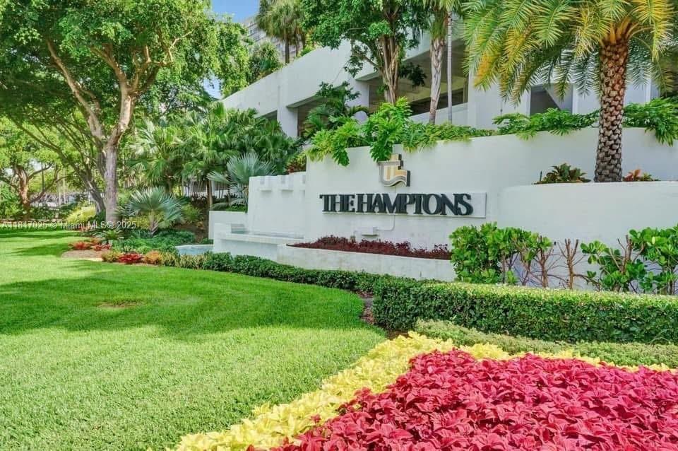 image Hamptons West Condo1