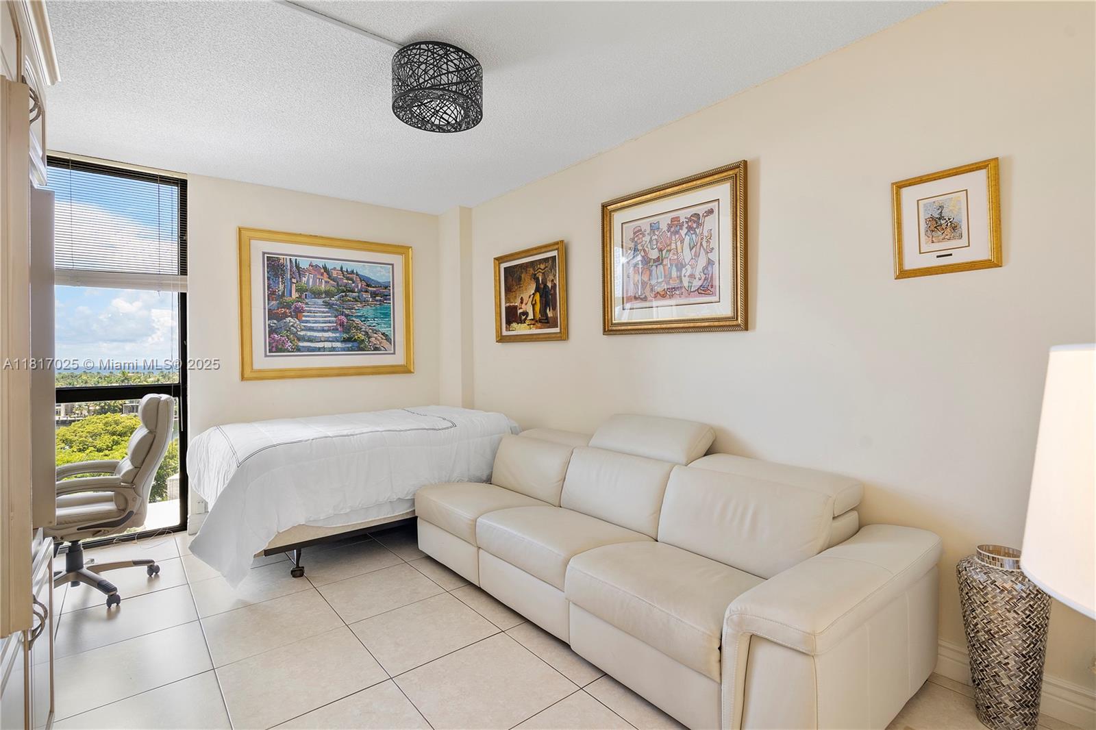 image Hamptons West Condo23