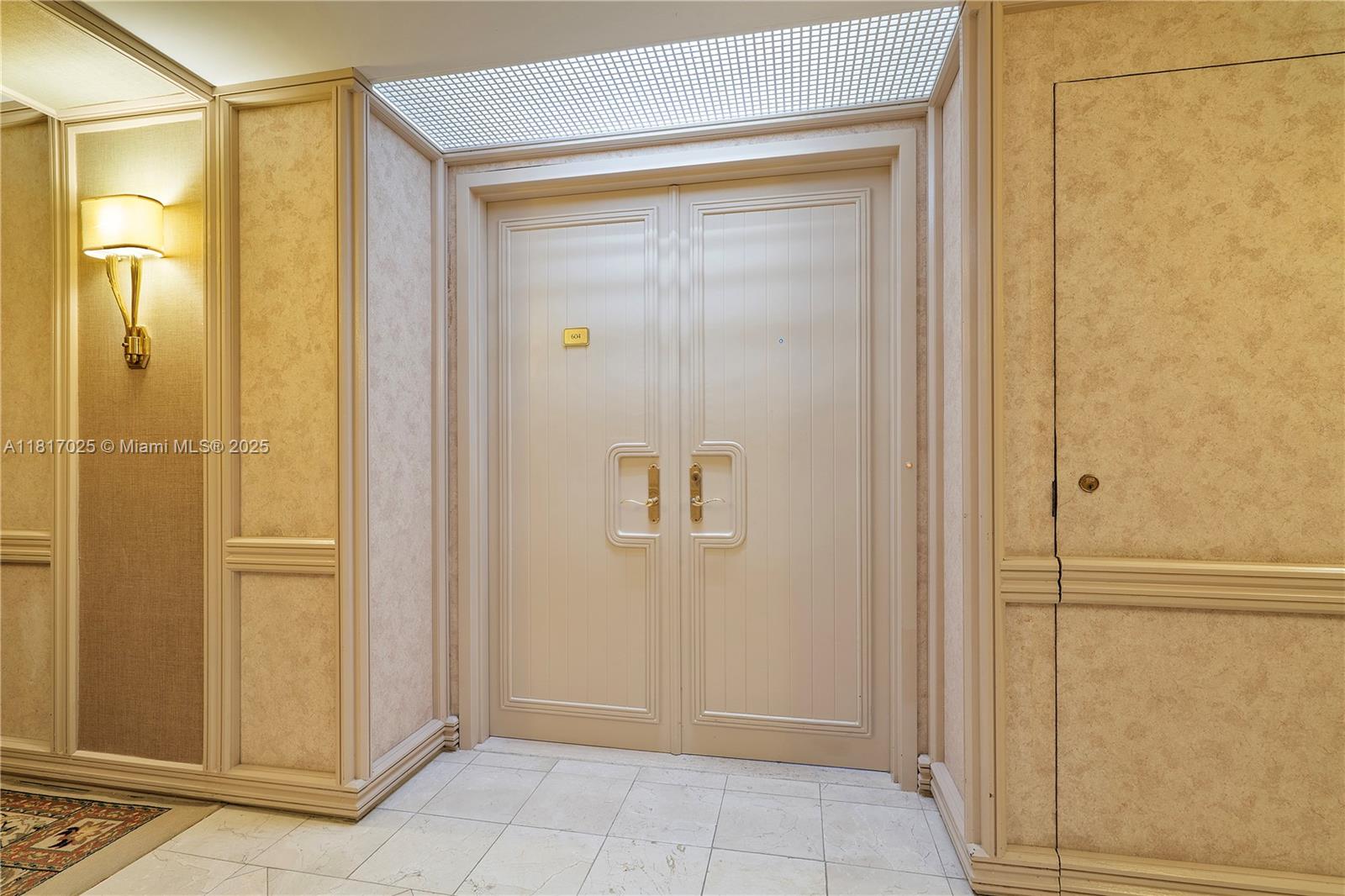 image Hamptons West Condo3