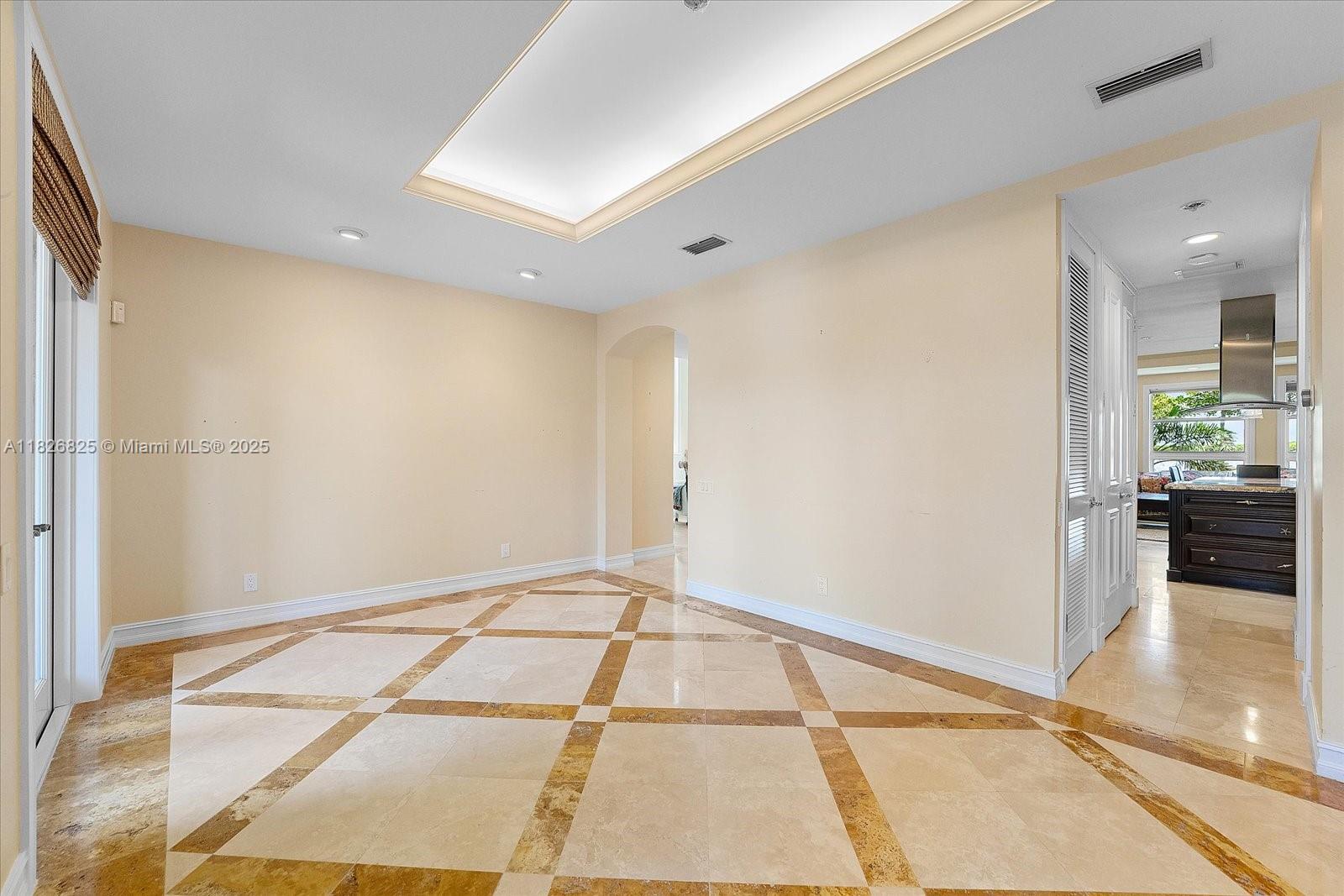 5843 Paradise Pt Dr Palmetto Bay, FL 33157