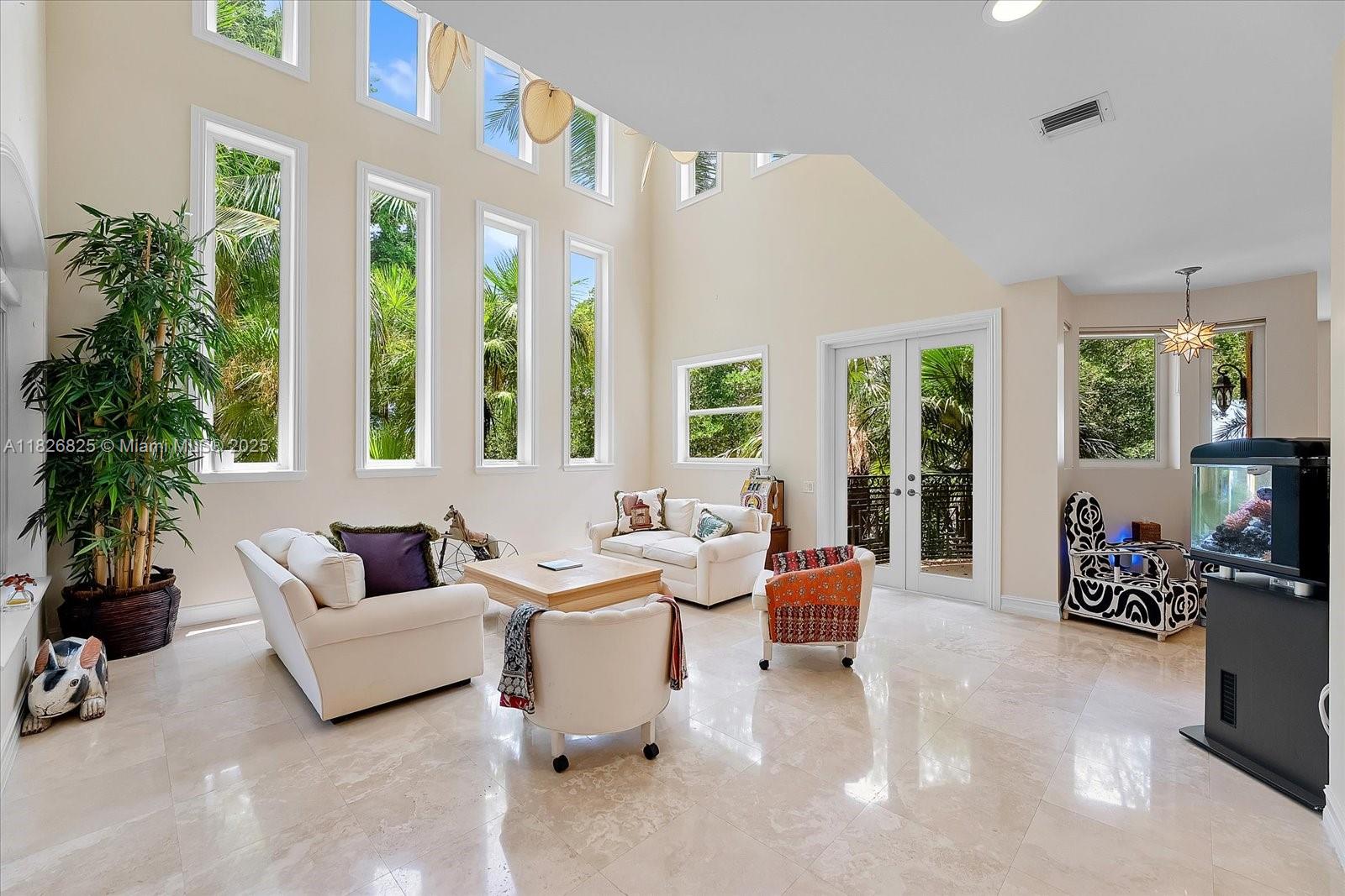 5843 Paradise Pt Dr Palmetto Bay, FL 33157